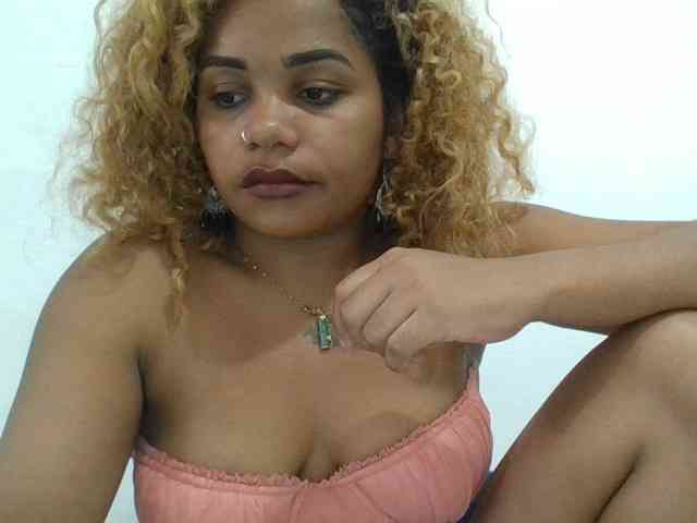 Monica1612 webcam