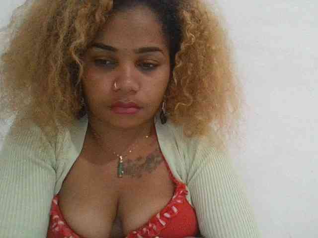 Monica1612 webcam