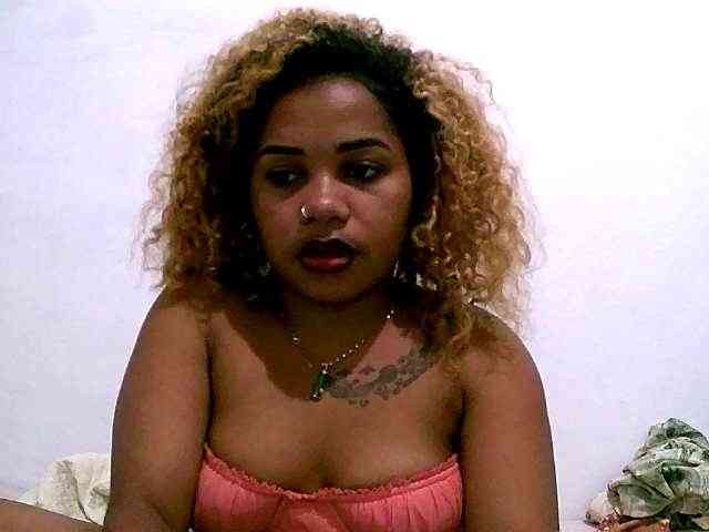Monica1612 webcam