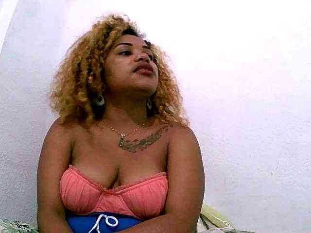 Monica1612 webcam