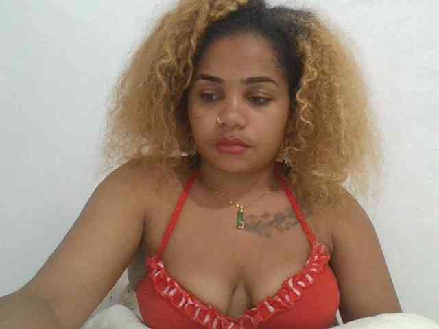 Monica1612 webcam