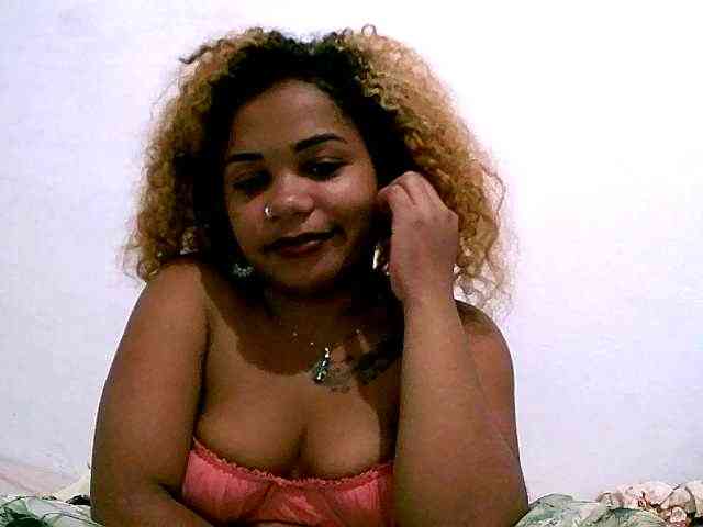 Monica1612 webcam