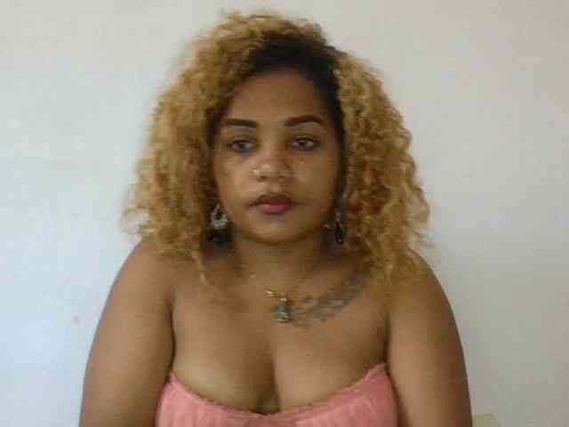 Monica1612 webcam