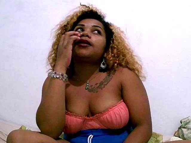 Monica1612 webcam