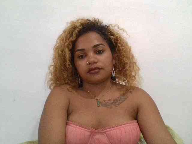 Monica1612 webcam
