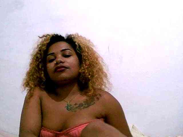 Monica1612 webcam