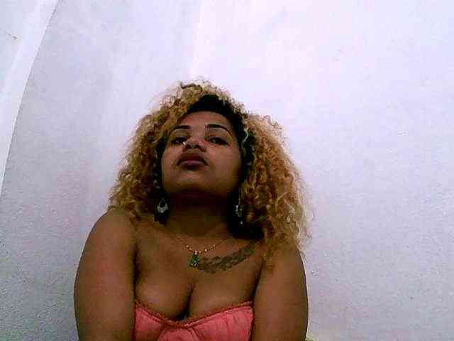 Monica1612 webcam