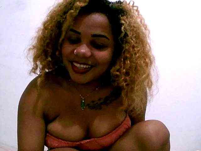 Monica1612 webcam