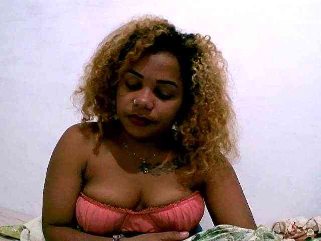Monica1612 webcam
