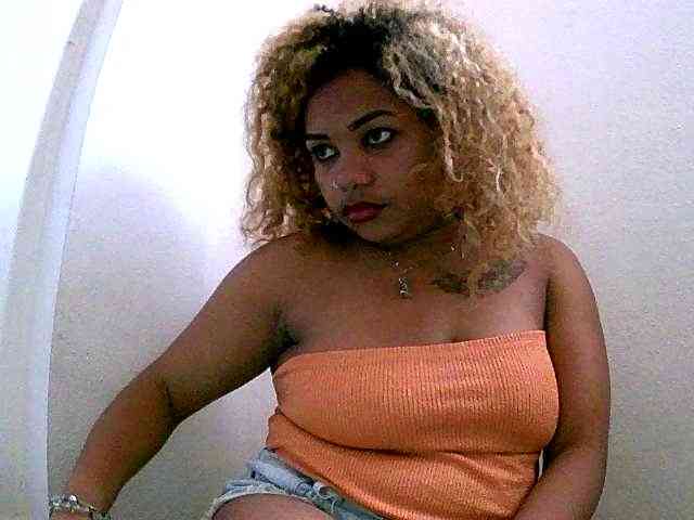 Monica1612 webcam