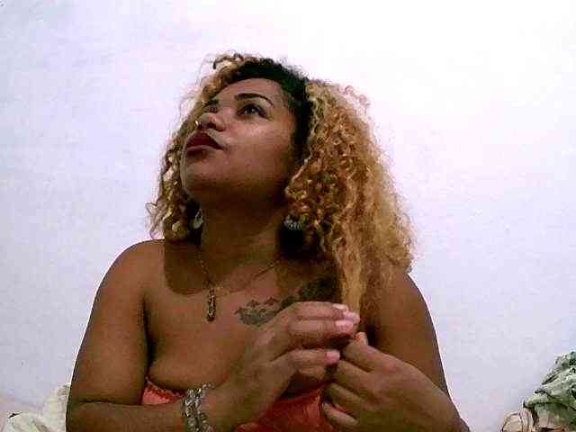 Monica1612 webcam