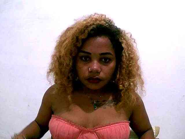 Monica1612 webcam