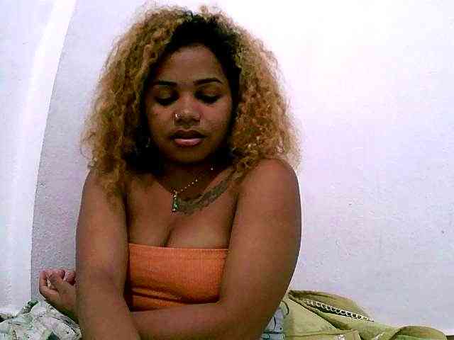 Monica1612 webcam