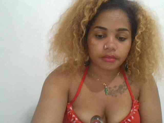 Monica1612 webcam