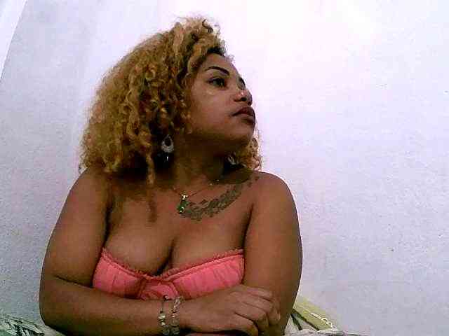 Monica1612 webcam
