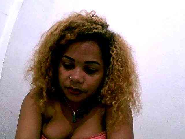 Monica1612 webcam