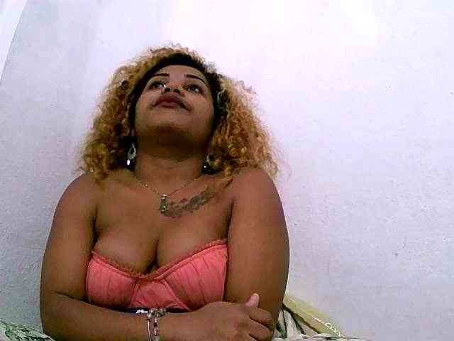 Monica1612 webcam
