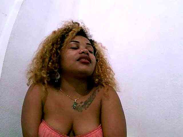Monica1612 webcam