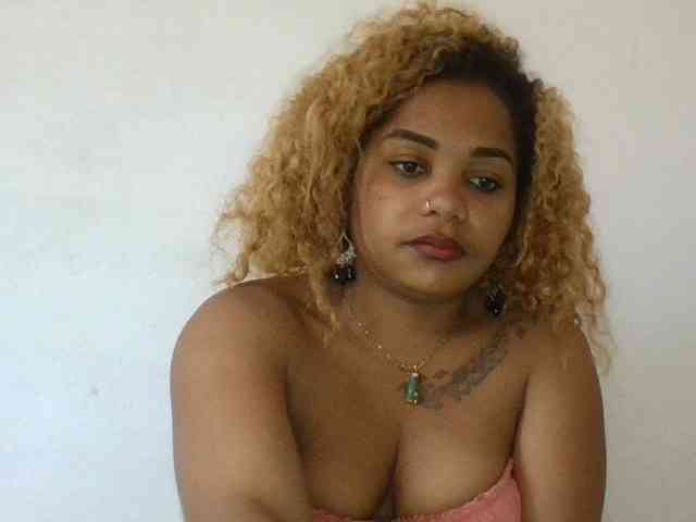 Monica1612 webcam