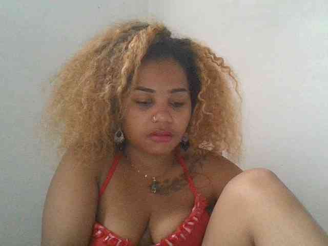 Monica1612 webcam