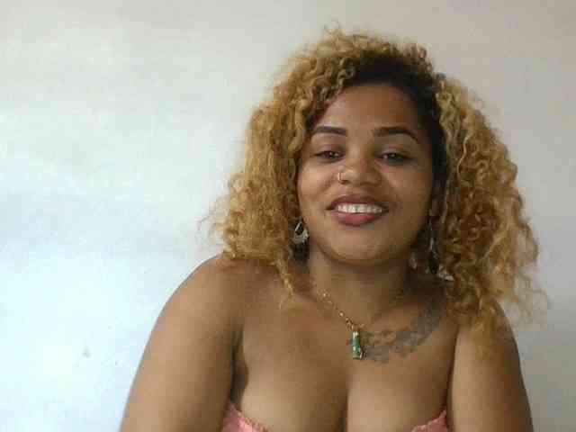 Monica1612 webcam