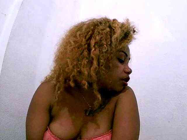Monica1612 webcam