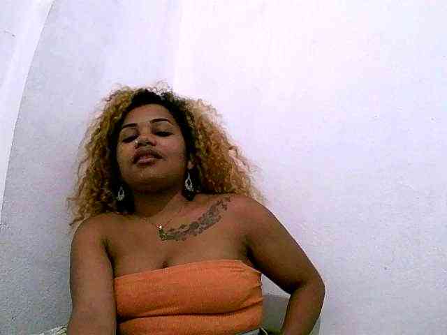 Monica1612 webcam