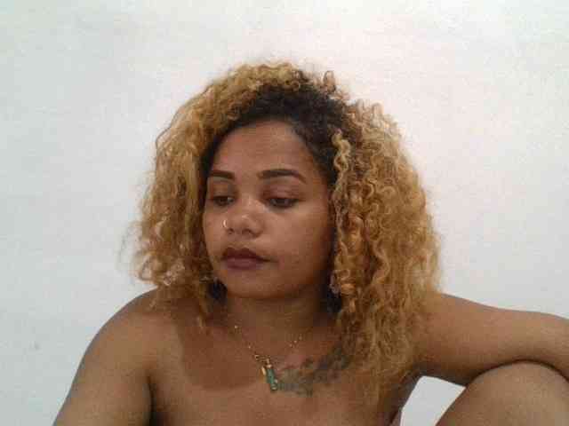 Monica1612 webcam