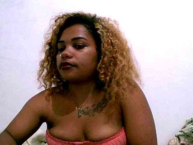 Monica1612 webcam
