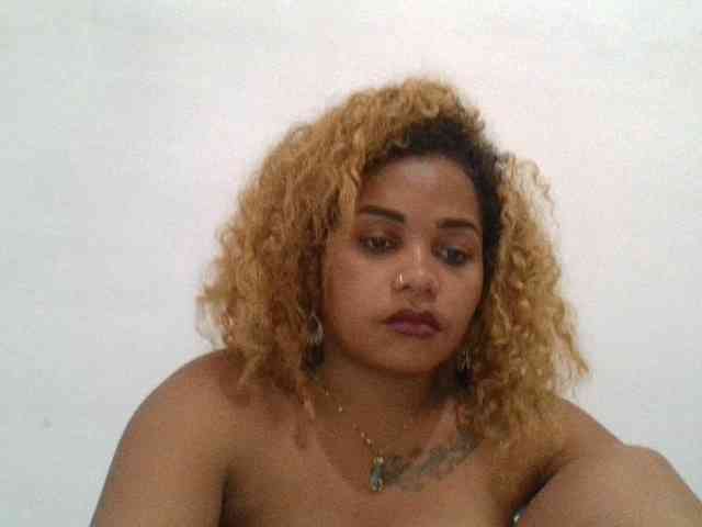 Monica1612 webcam