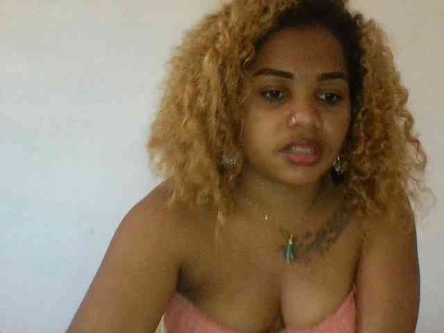 Monica1612 webcam