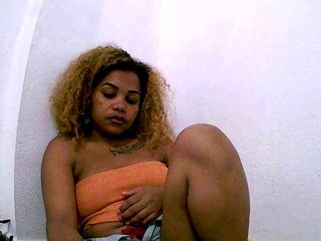 Monica1612 webcam