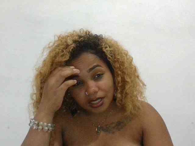 Monica1612 webcam