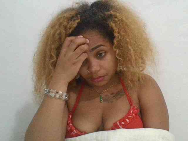 Monica1612 webcam