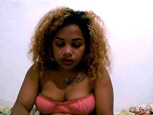 Monica1612 webcam