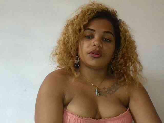 Monica1612 webcam
