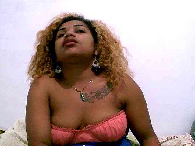 Monica1612 webcam