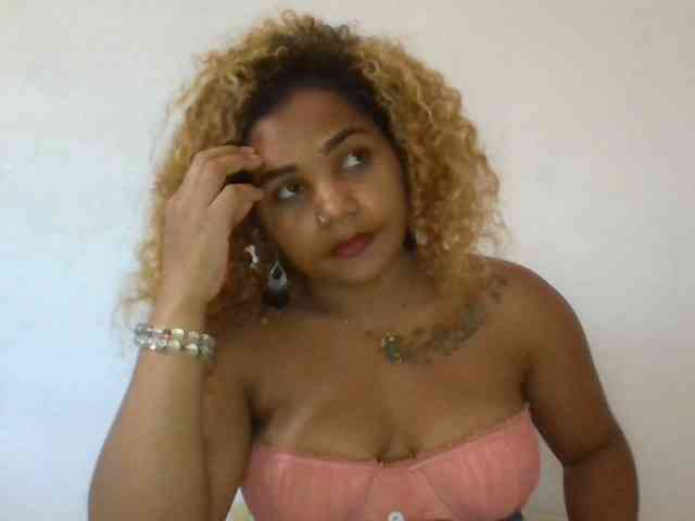 Monica1612 webcam