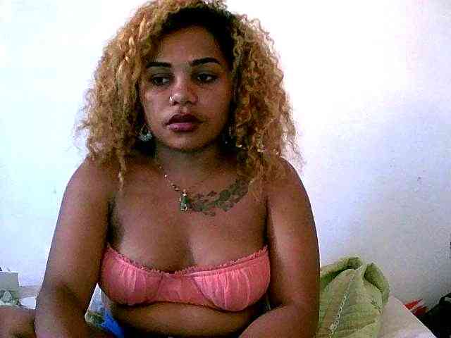 Monica1612 webcam