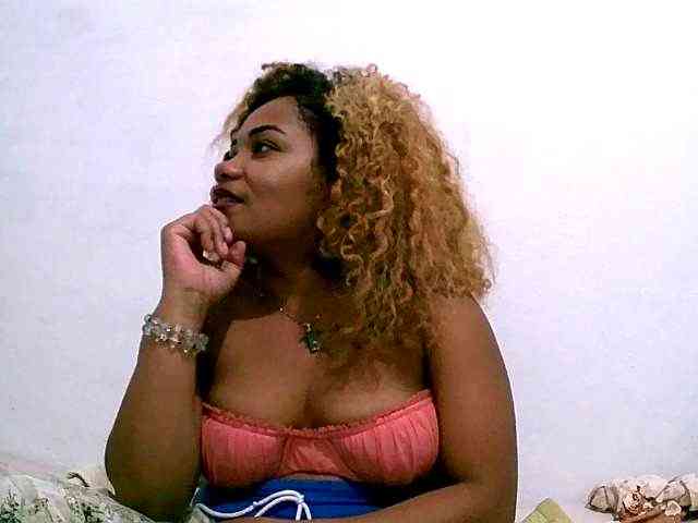 Monica1612 webcam