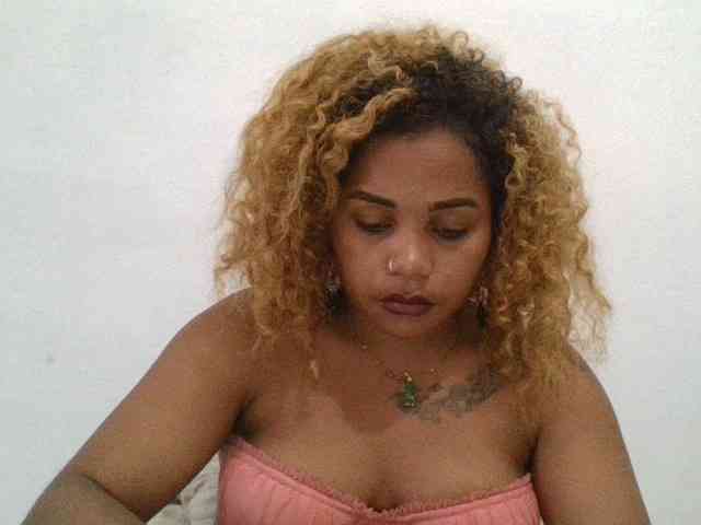 Monica1612 webcam