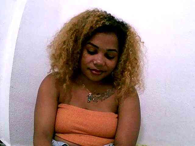 Monica1612 webcam