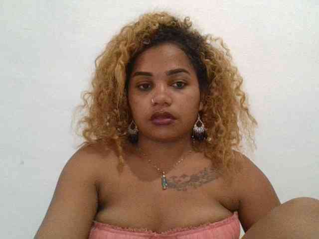 Monica1612 webcam