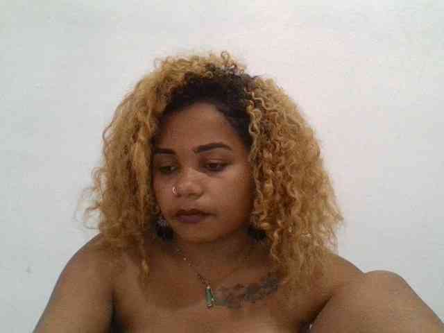 Monica1612 webcam