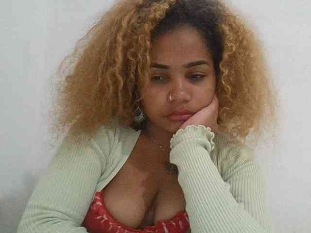 Monica1612 webcam