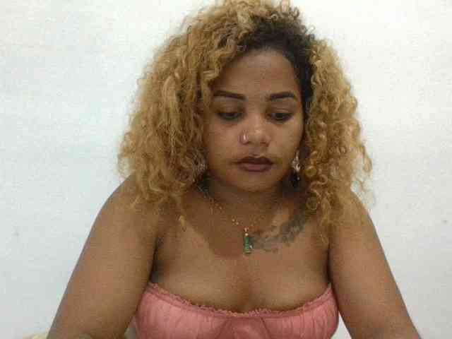 Monica1612 webcam