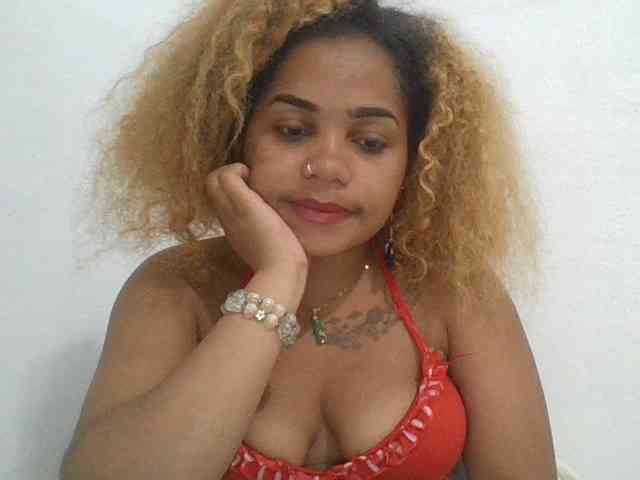 Monica1612 webcam