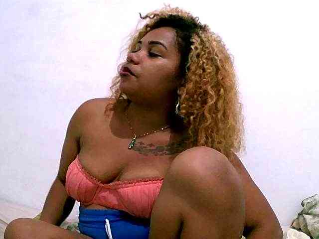 Monica1612 webcam