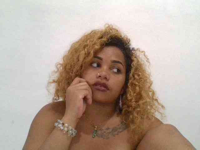 Monica1612 webcam