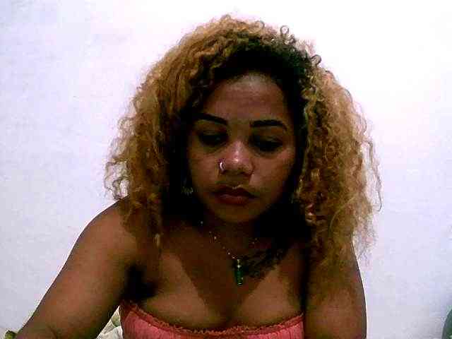 Monica1612 webcam